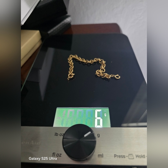 18k Solid Gold chain bracelet with a heart charm. - Picture 4 of 4